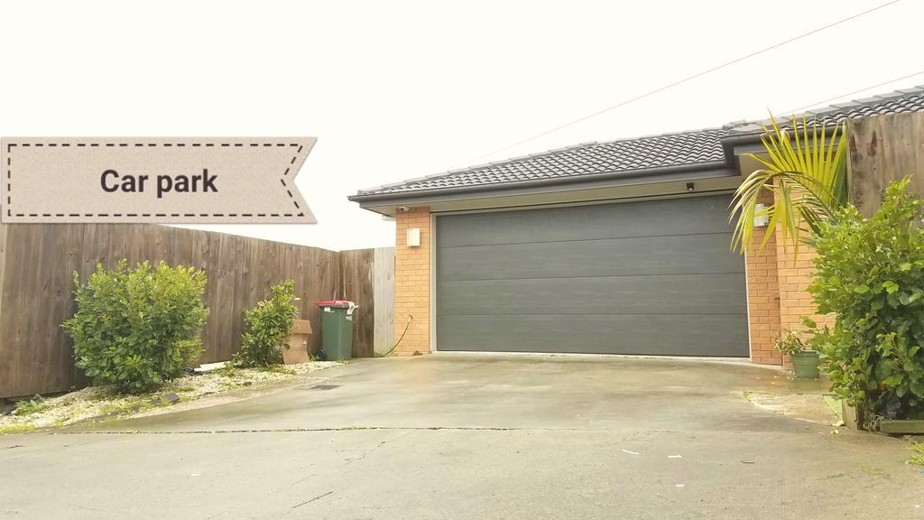 Fullhouse Auckland Exterior photo