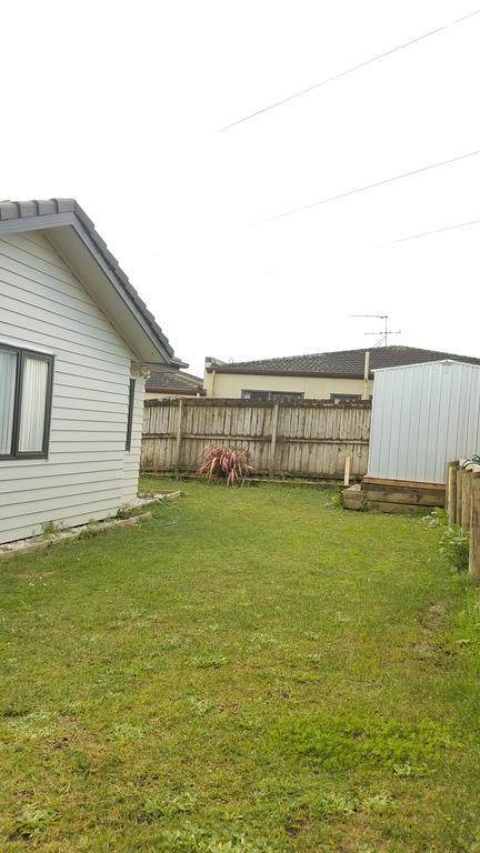 Fullhouse Auckland Exterior photo